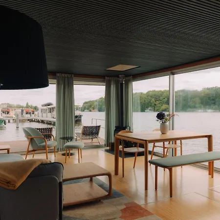 Julia - Schwimmendes *