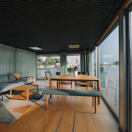 Botel Julia - Schwimmendes