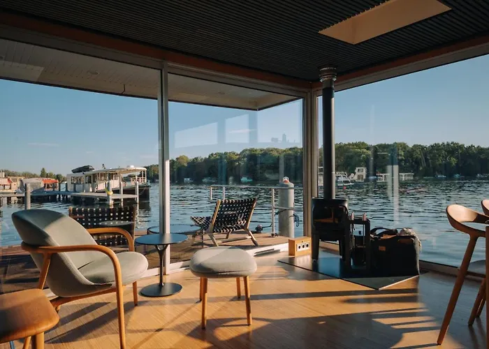 بوتيل Julia - Schwimmendes برلين