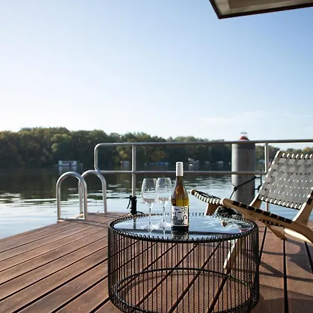 Julia - Schwimmendes Bateau-hôtel