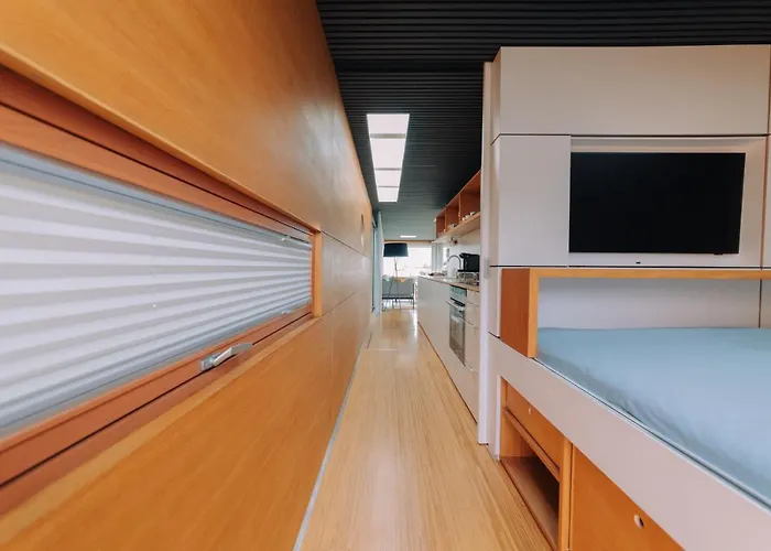 Julia - Schwimmendes Bådhotel *