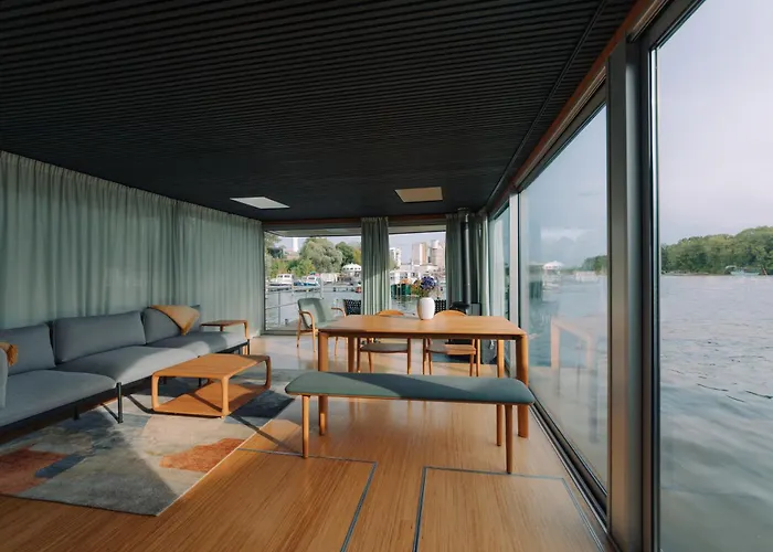 Bådhotel Julia - Schwimmendes