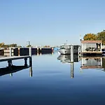 Julia - Schwimmendes * برلين