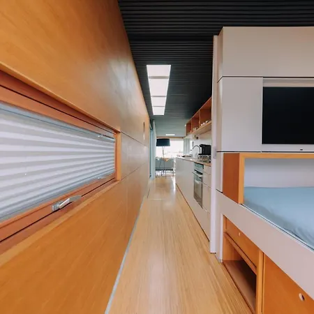 Julia - Schwimmendes بوتيل *